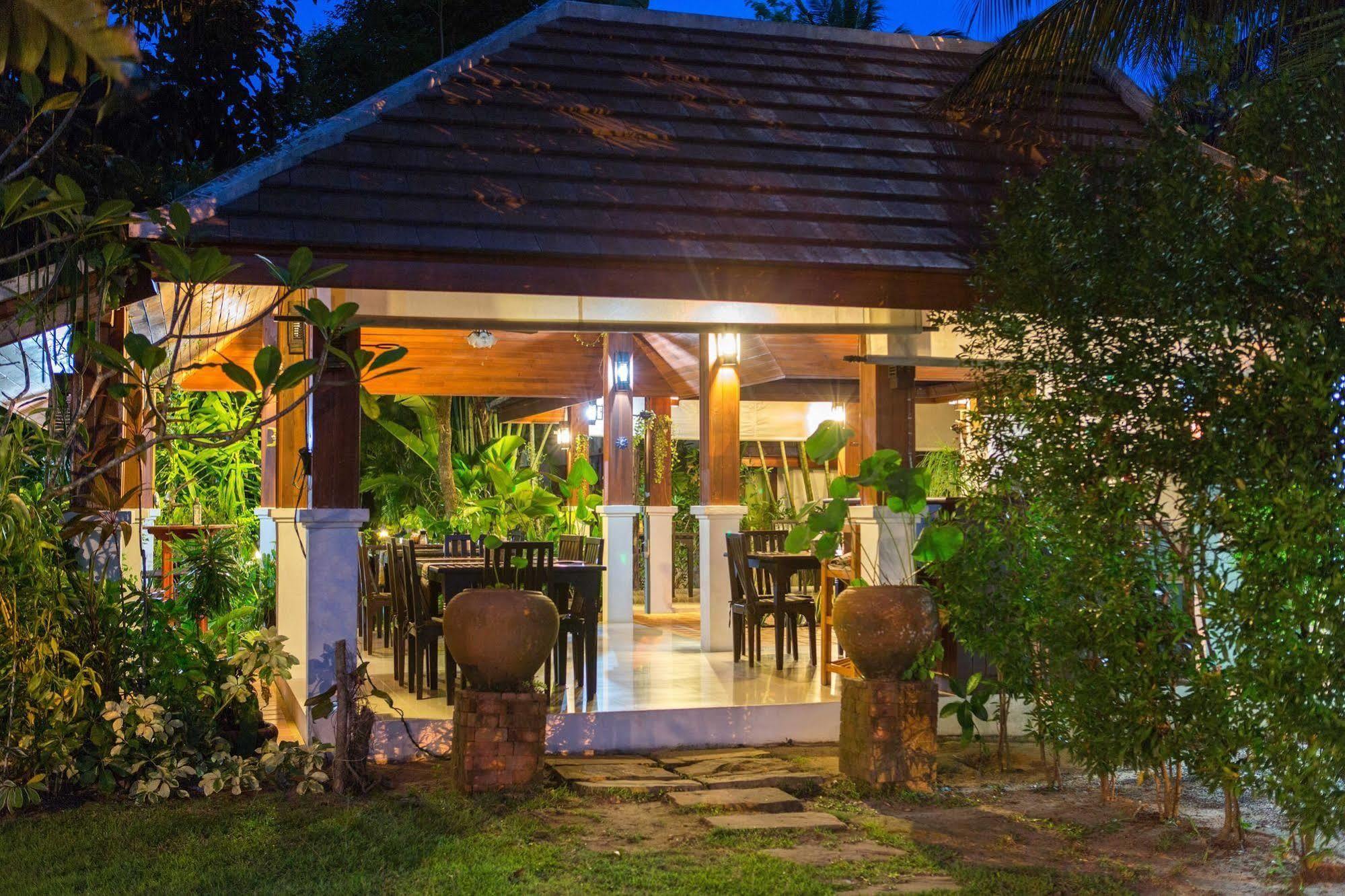 Easy Time Resort Laem Sai Beach Exterior photo